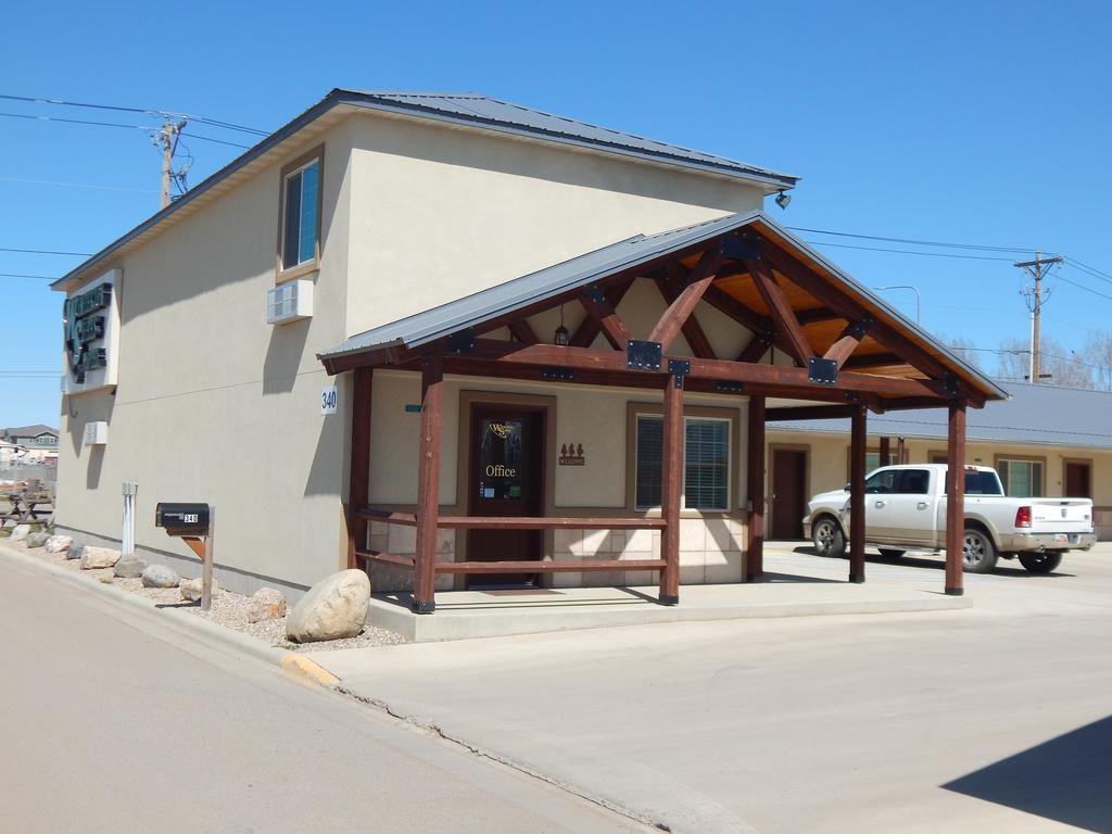 Winterton Suites Williston Exterior photo