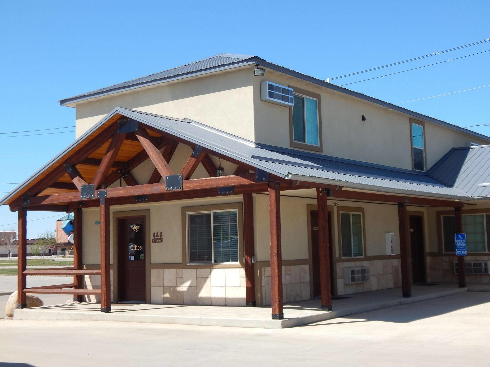 Winterton Suites Williston Exterior photo